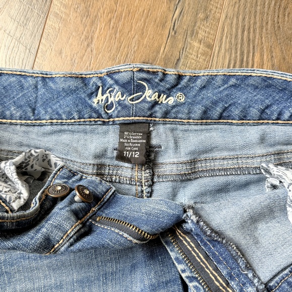 Ariya Embellished cuffed High Waisted shorts natural fibers cotton shorts - Picture 6 of 6